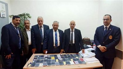 جمارك مطار أسيوط تضبط هواتف آيفون مهربة بحوزة راكب | صور 