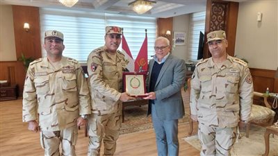 محافظ بورسعيد يستقبل وفدا من الجيش الثاني الميداني للتهنئة بالعام الميلادي الجديد