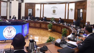 رئيس الوزراء يتابع موقف طرح عدد من الشركات ومحطات تحلية المياه بالبورصة
