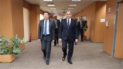 سفير سنغافورة يزور مركز نظم المعلومات والحواسب التابع لـ