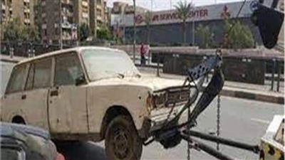 خلال 24 ساعة.. رفع 74 سيارة ودراجة نارية متهالكة 