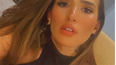 شاهد| زينة تخطف الأنظار في أحدث ظهور (صورة)