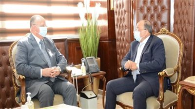 وزير التنمية المحلية يتابع مع محافظ القاهرة مستجدات المشروعات التنموية بالمحافظة