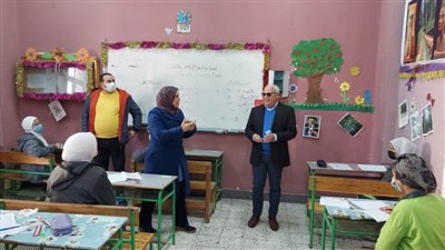 محافظ بورسعيد يتابع سير امتحانات الصف الخامس الابتدائي بمدرسة أشتوم الجميل