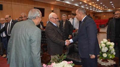 محافظ بورسعيد يستقبل عددا من رؤساء الاتحادات الرياضية لبحث سبل التعاون