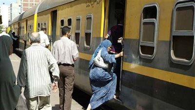 190 أتوبيسا لنقل الركاب بعد إيقاف قطار أبو قير بالإسكندرية