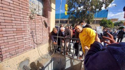 محافظ بورسعيد يتابع تطورات العمل بمحطة صرف صحي منطقة الاستثمار