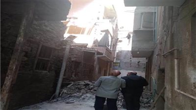 انهيار جزئي في عقار قديم بحدائق القبة 