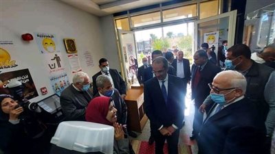 محافظ بورسعيد يشيد بفريق عمل منظومة الشكاوى الموحدة التابعة لمجلس الوزراء