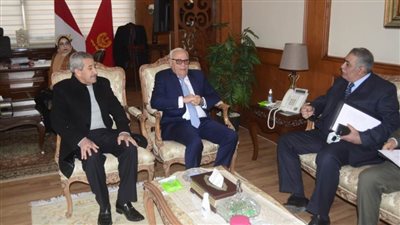 محافظ بورسعيد يستقبل الشركة المانحة لشهادة الأيزو٩٠٠١ ويستعرض أعمال التطوير والميكنة بالديوان العام