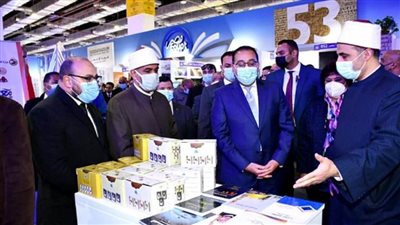 رئيس الوزراء يتفقد جناح المجلس الأعلى للشئون الإسلامية بمعرض الكتاب (صور)