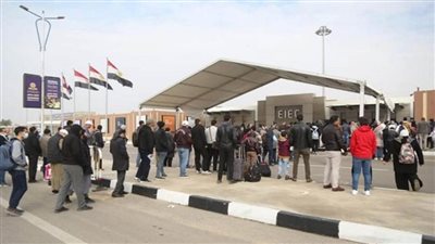 إقبال جماهيري كبير بأول أيام معرض القاهرة الدولي للكتاب في دورته 53 (صور)