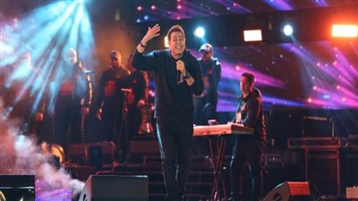 بالصور.. العالمي حكيم يبهر الآلاف في حفل غنائي كبير باستاد الهوكي