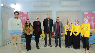 وزيرة الهجرة: فتيات 