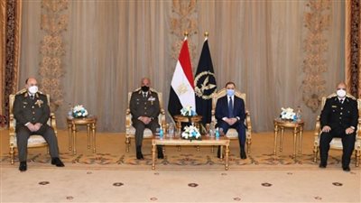 وزير الدفاع يقدم التهنئة لوزير الداخلية بمناسبة عيد الشرطة
