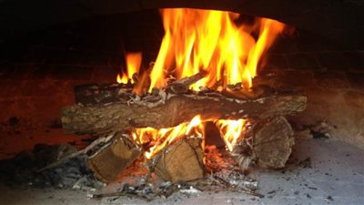 إصابة 4 سيدات وطفلة بحالة اختناق بسبب أدخنة الفحم أثناء التدفئة بالخارجة