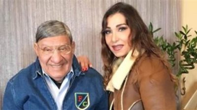 إصابة مفيد فوزى بكسر فى المفصل وابنته تطلب الدعاء: الوضع لا يسمح بتدخل جراحى