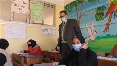 تعليم الغربية..  وكيل الوزارة يتابع امتحانات الشهادة الإعدادية بغرب المحلة