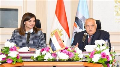 وزيرة الهجرة: 