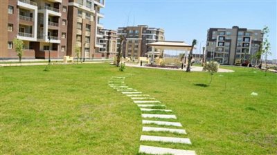 وزير الإسكان يستعرض مشروعات مدينة العاشر من رمضان في 2021 (صور)