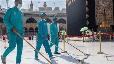 الإدارة العامة للشؤون الخدمية بالمسجد الحرام تكثف جهودها في رحاب البيت العتيق 