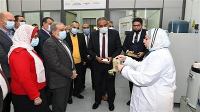 وزير الإنتاج الحربي يتفقد مركز التميز العلمي والتكنولوجي ويفتتح وحدة للتصنيع الذكي (صور)