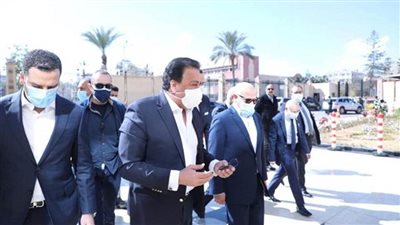 د. خالد عبدالغفار ومحافظ بورسعيد يعقدان اجتماعًا بديوان المحافظة لمتابعة سير العمل بمنظومة التأمين الصحي الشامل (صور)