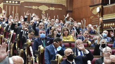 الشيوخ يوافق نهائيا على قانون العمل.. إجازة وضع وتخفيض ساعات العمل 