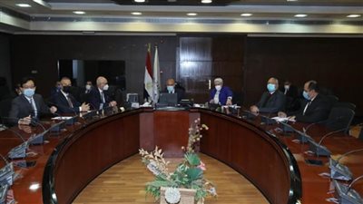 وزير النقل يبحث تفعيل مذكرة التفاهم المشتركة لإدارة وتشغيل محطتي الحاويات (صور)