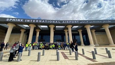 وزير الطيران: التوسع في استخدام الطاقة الشمسية.. ودراسة استغلال المنطقة المحيطة بالمطار استثماريا (صور)