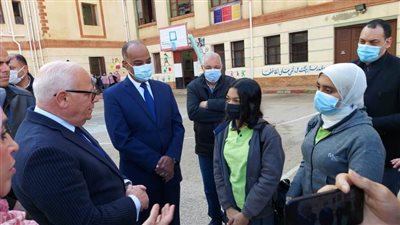 في أول أيام الفصل الدراسي التاني محافظ بورسعيد يتابع سير انتظام العملية التعليمية بعدد من المدارس