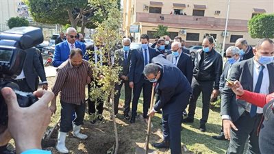وزير القوي العاملة ومحافظ بورسعيد يطلقان مبادرة هنجملها لزراعة١٠٠٠ شجرة
