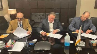 رئيس الشركة المتحدة يوقع بروتوكول تعاون مع محمد صبحي لإنتاج مجموعة من المسرحيات