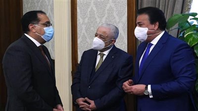 د. خالد عبد الغفار يستعرض تقريرا عن الحالة الوبائية محليا وعالميا (صور)