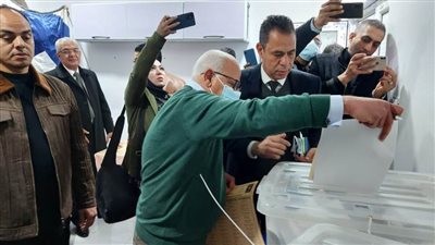 محافظ بورسعيد يدلي بصوته في انتخابات نقابة المهندسين