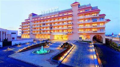 العناني يصدر قراراً يلزم المنشآت الفندقية برفع الحد الأدنى لسرعة الإنترنت