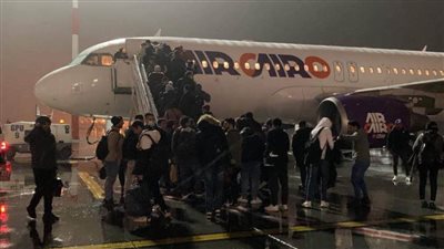 بتوجيه رئاسي .. إقلاع طائرتين إلى بولندا لإعادة الطلبة المصريين من أوكرانيا