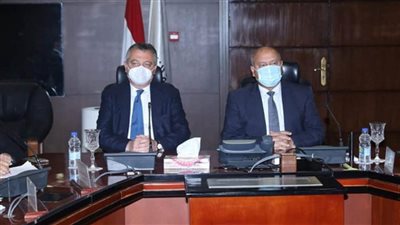 وزير النقل يستقبل سفير النمسا بالقاهرة ووفود 9 شركات نمساوية متخصصة في كافة قطاعات السكك الحديدية (صور)