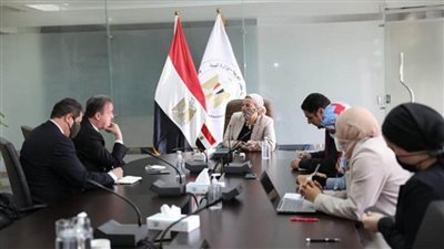 وزيرة البيئة تناقش مع المدير التنفيذي لصندوق المناخ الأخضر نتائج زيارته لمصر (صور)