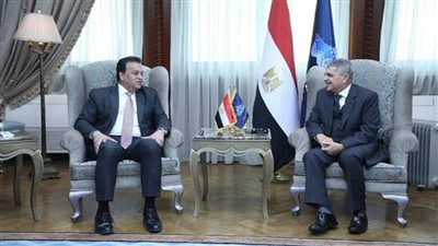 د. خالد عبد الغفار يوجه بتخصيص نقطة إضافية لتطعيم العاملين بقناة السويس بالجرعة التنشيطية من لقاح كورونا (صور)