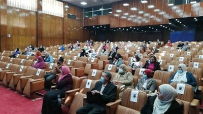 التعليم العالي: نجاح معهد تيودور بلهارس في استخدام القواقع البحرية لقياس التلوث البيئي (صور)