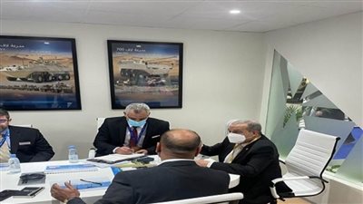 وزير الإنتاج الحربي يزور جناح 