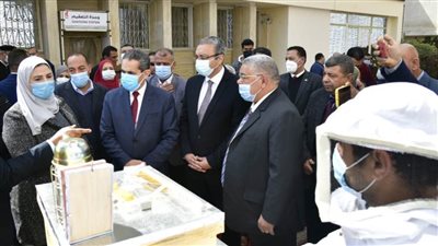 وزيرة التضامن الاجتماعي ومحافظ الغربية ... توزيع 1000 خلية نحل للأسر الأولى بالرعاية بتكلفة 1.5 مليون جنيه 