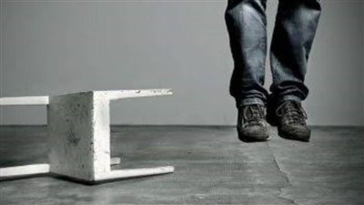 العثور على شاب مشنوق بشجرة بالسويس