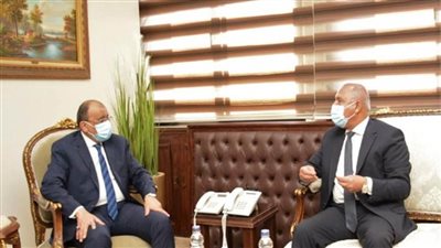 «شعراوي» و«الوزير» يتابعان التعديات على أملاك السكك الحديدية وتوفير أتوبيسات بالغاز لمؤتمر المناخ (صور)