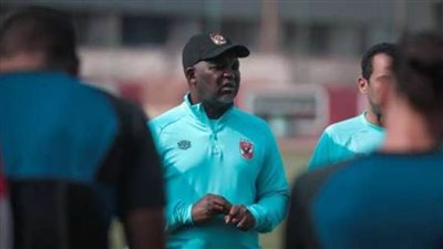 موسيماني يحاضر لاعبي الأهلي قبل مواجهة صن داونز