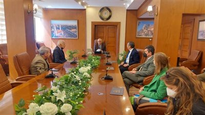 محافظ بورسعيد يستقبل وفد الوكالة الإيطالية لمتابعة مشروعات التعاون بين المحافظة والجانب الإيطالي