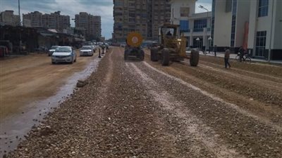 استمرار أعمال رصف شارع النصر امام بازار بورسعيد الجديد بحي العرب