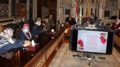 بحوث الصحراء يكرم عدداً من الأمهات المثاليات احتفالا بعيد الأم