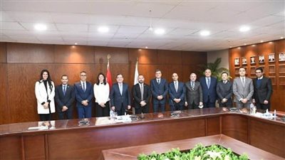 وزير البترول يبحث مع شيفرون العالمية زيادة الشراكة في مجال الزيوت وتطوير محطات الوقود (صور)